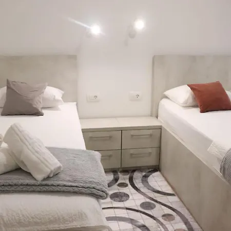 Apartament Mary- 2 Free Parking, Near Mall Of Split