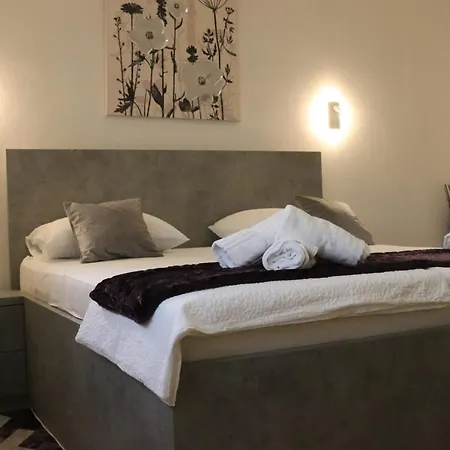 Mary- 2 Free Parking, Near Mall Of Apartamento Split
